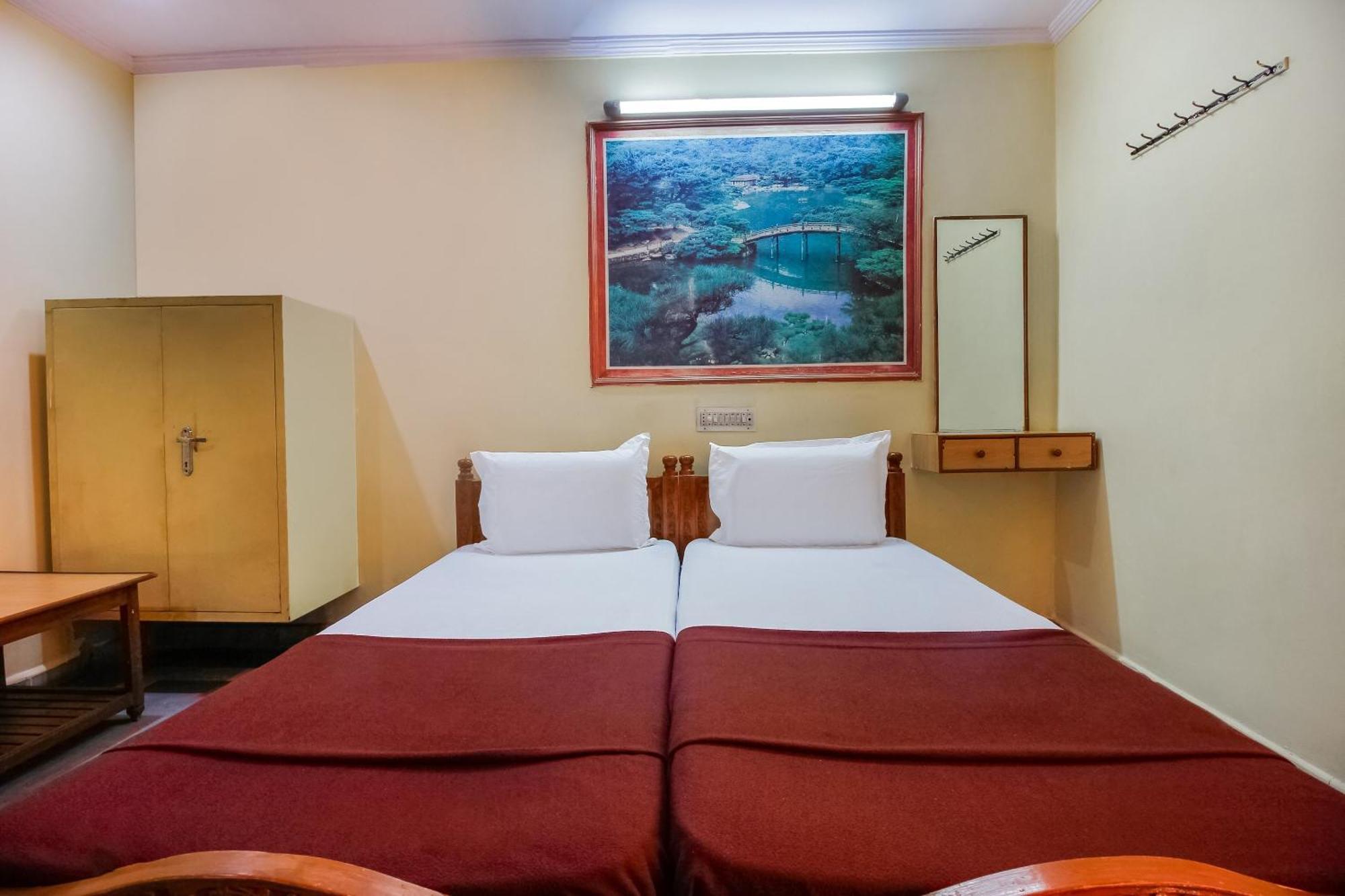 Spot On Classic Lodge Hyderabad Eksteriør bilde